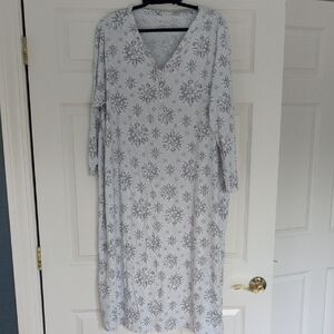 J. Jill Light Gray Snowflake Print Nightgown
